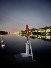Mastenkran auf Ansegelponton